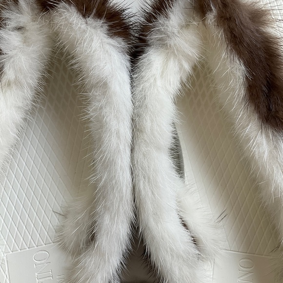 Valentino Garavani mink fur flip flops. Size 36. - Picture 3 of 5